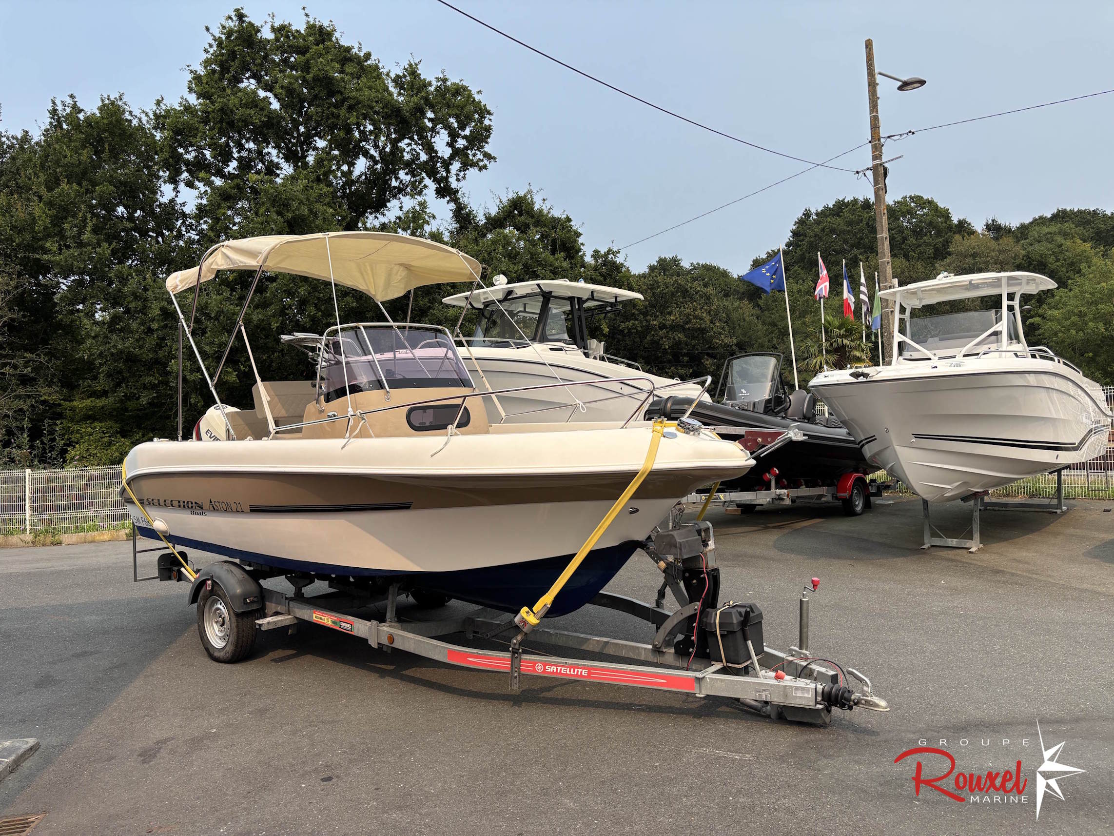 SELECTION BOATS ASTON 21 (2018)+ moteur Evinrude eTec115  (120H) + REMORQUE SATELITTE