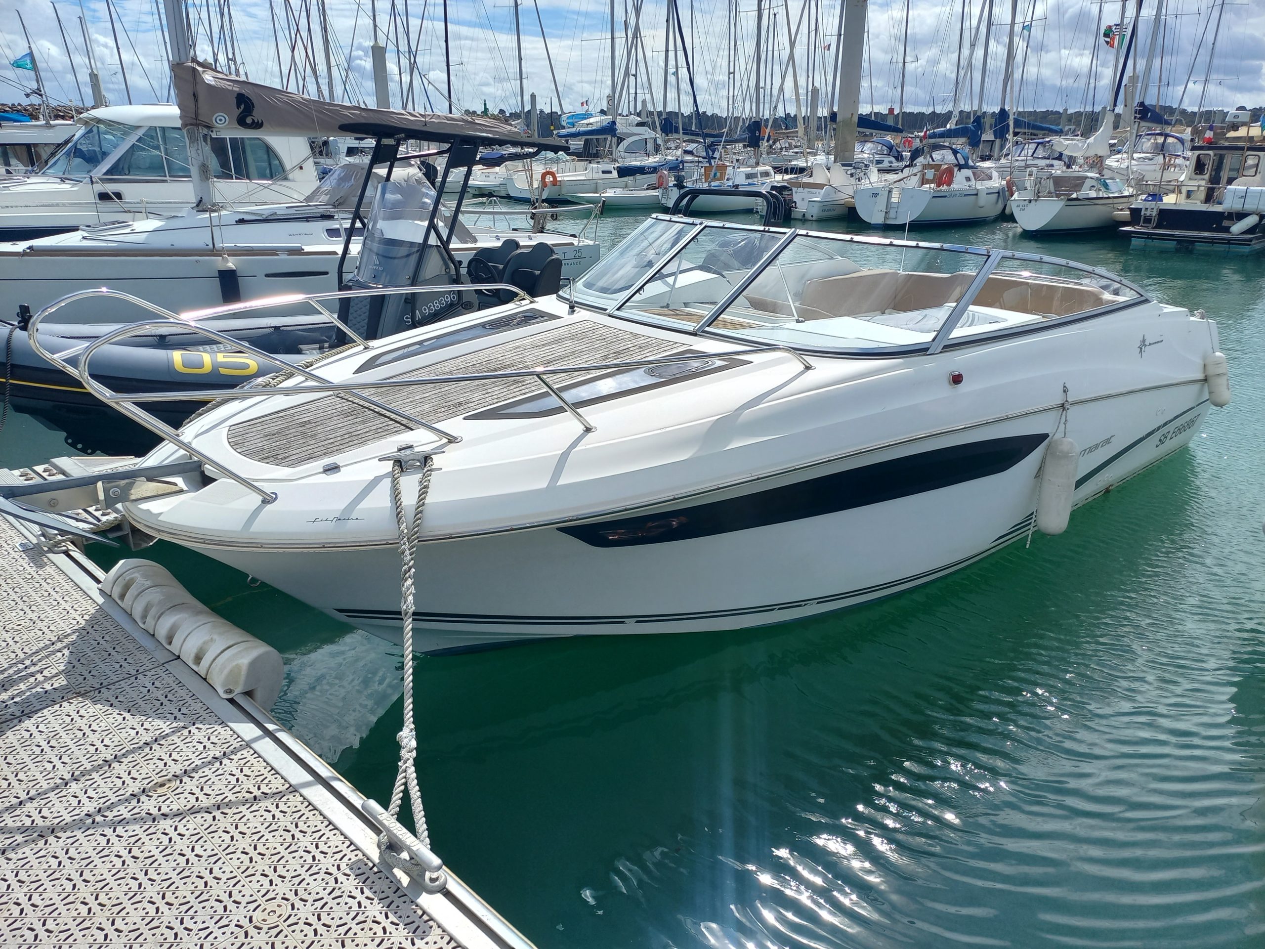 CAP CAMARAT 7,5 DC (2012) / SUZUKI 200 CV V6 (500H) / 1ERE MAIN