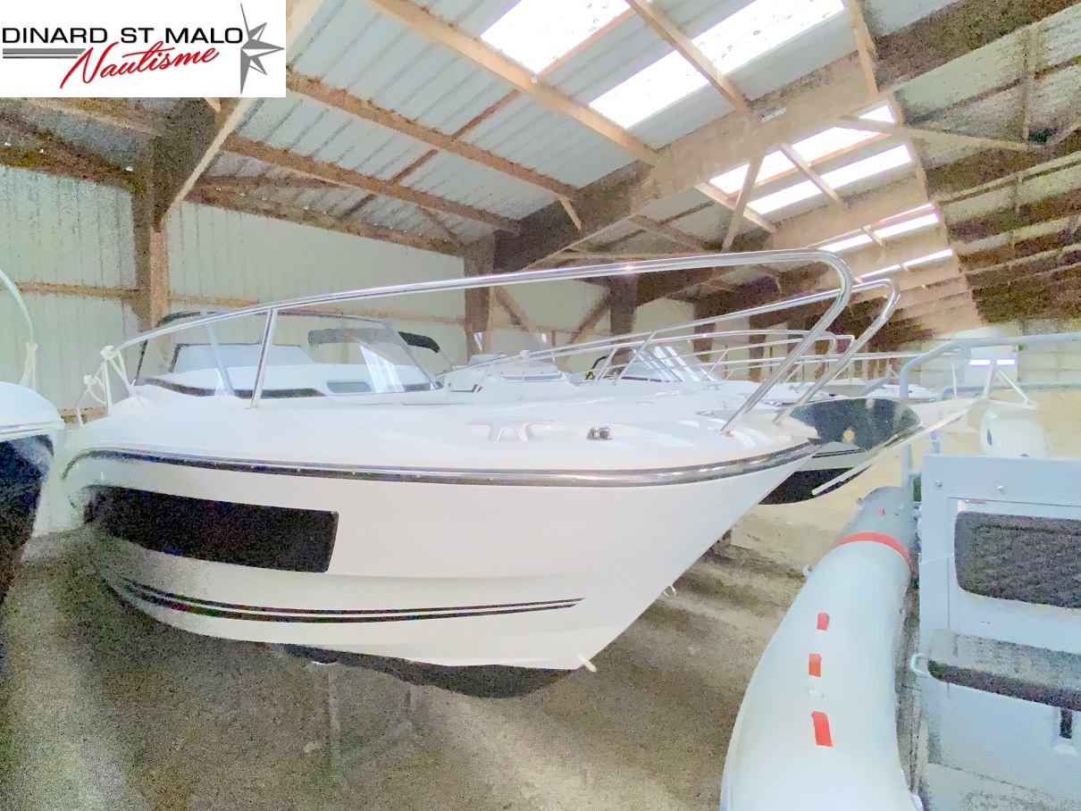 JEANNEAU CAP CAMARAT 7.5 WA SERIE 3 (millésime 2024) + MOTEUR SUZUKI DF 250 CV ATX COMMANDE MECANIQUE, (45H) BATEAU NON TAXE